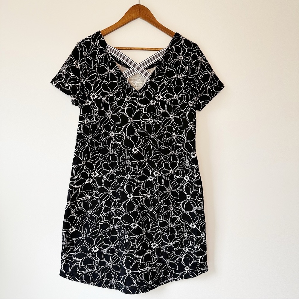 T by Talbot’s Women’s UPF 50 Black White Floral Cross Back Cozy Shift Dress, Med - Picture 7 of 16